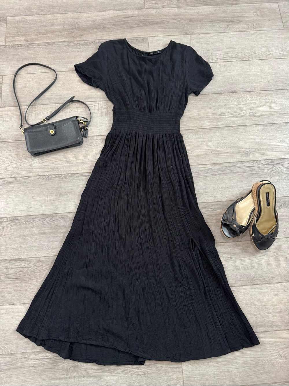 Classic Black Short-Sleeve Dress - Elegant Everyday Style